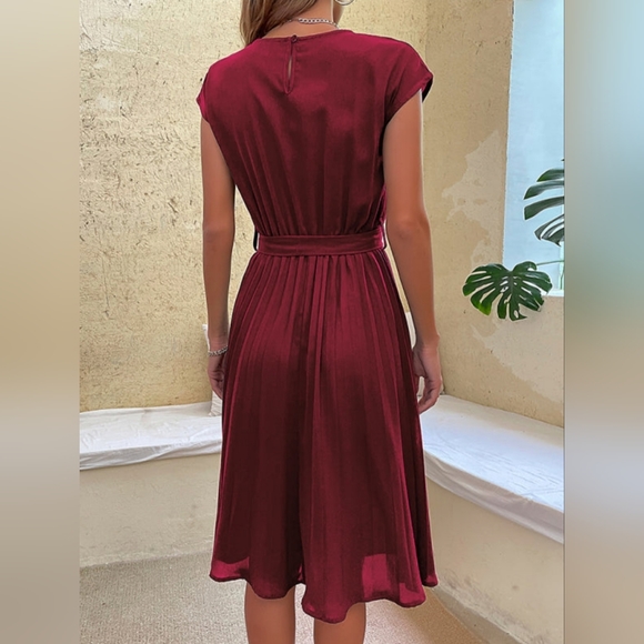 Retro Pleated Classy Modest Short Sleeve Knee Length Belted Midi Dress - Picture 11 of 12